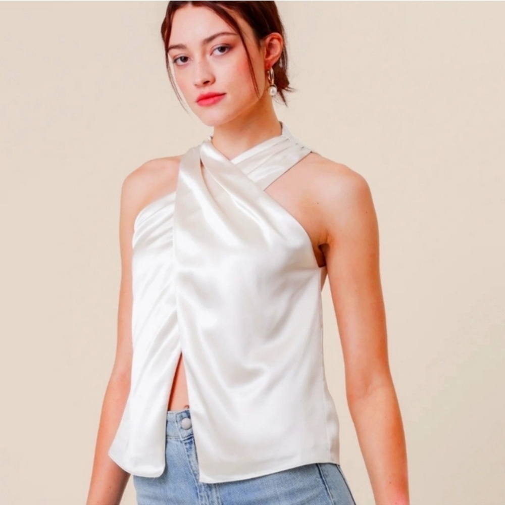 Line & Dot Halter Neck Top